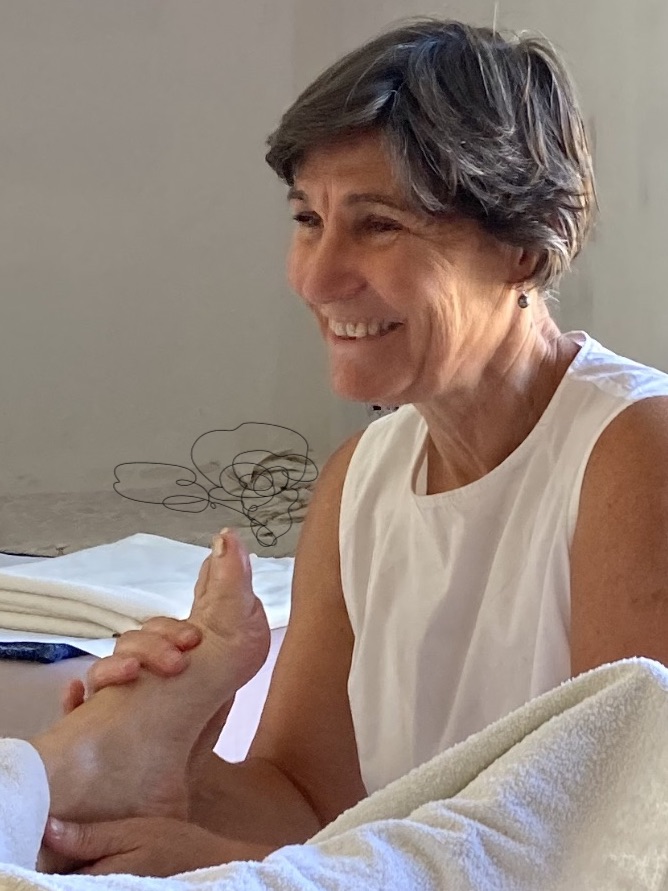 Isabelle VANESTE, Directrice des Ateliers Formation réflexologie thai - Initiation à la réflexologie plantaire, en séance 